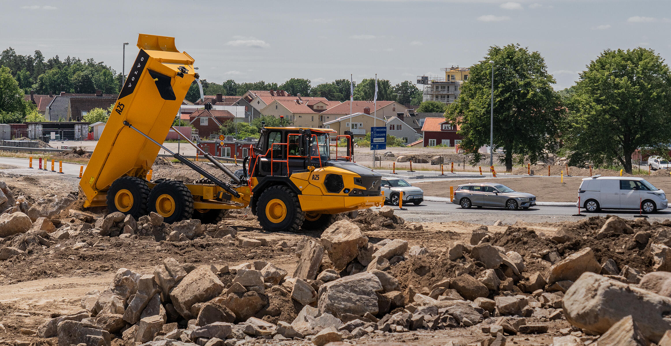 Volvo A25 articulated hauler delivering productivity, fuel efficiency, and stability on challenging terrain