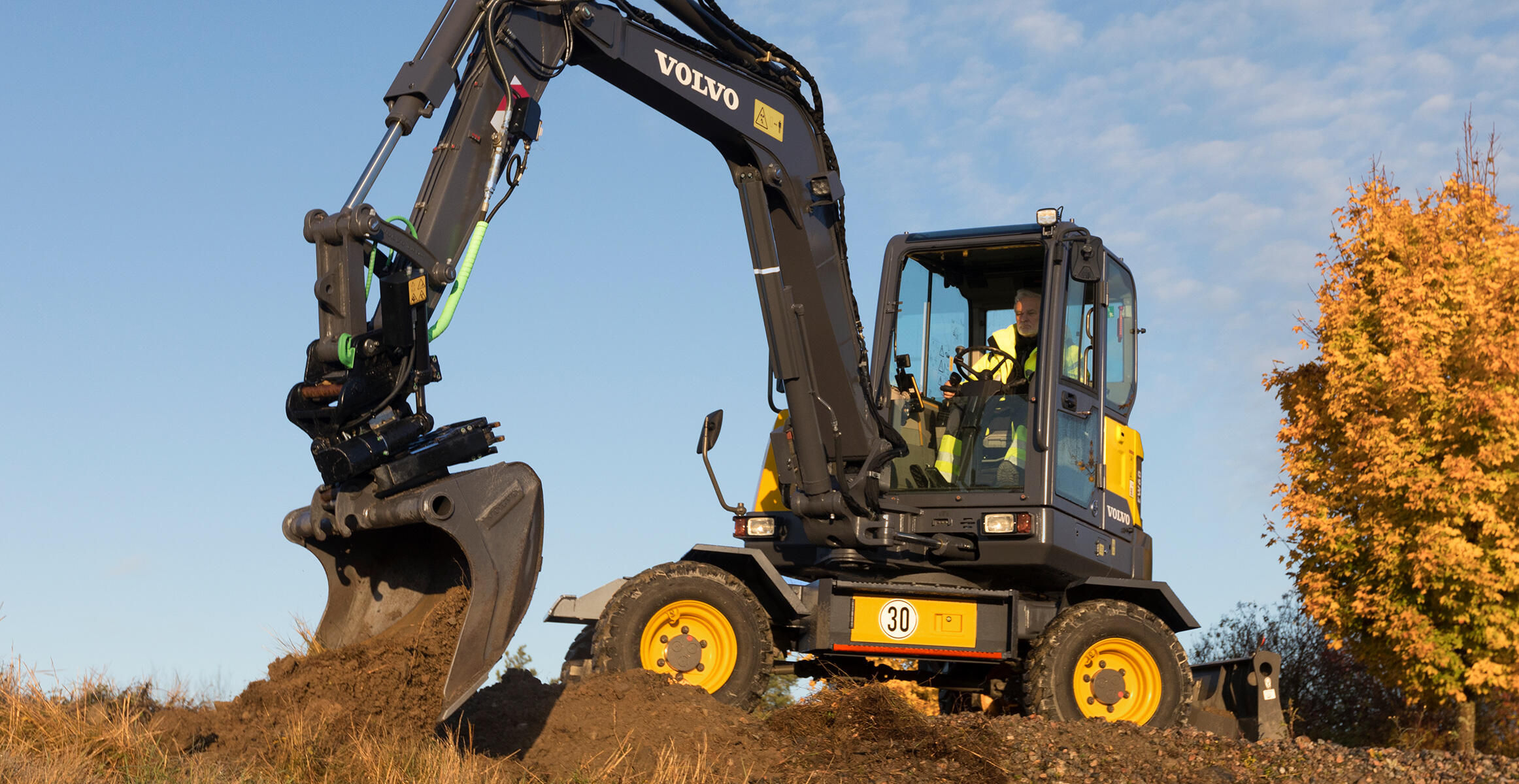 volvo-feature-compact-excavator-ew60-cn4-smooth-operation-boosted-performance-2324x1200