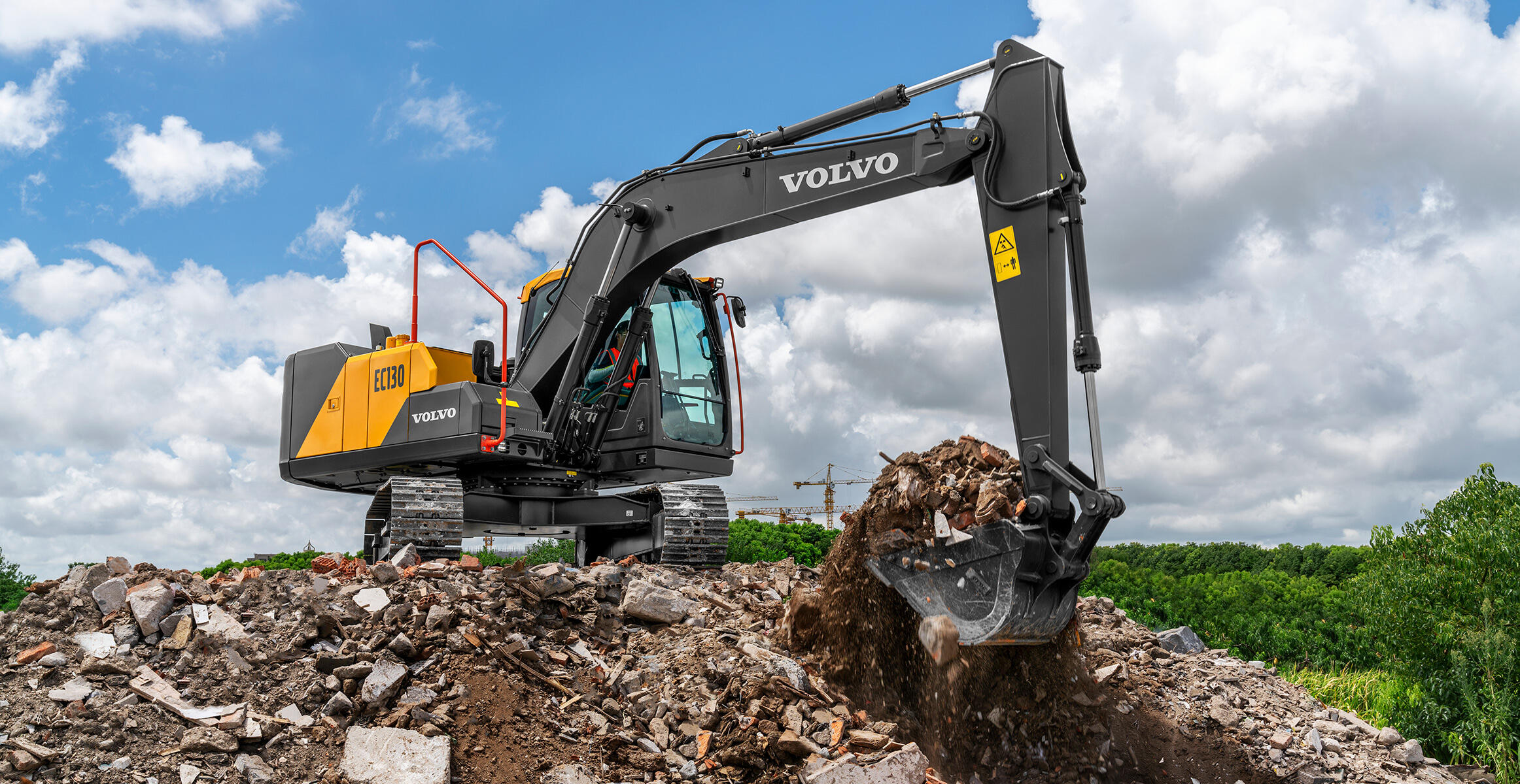 volvo-feature-crawler-excavator-ec130-cn4-durability-eco-mode-2324x1200