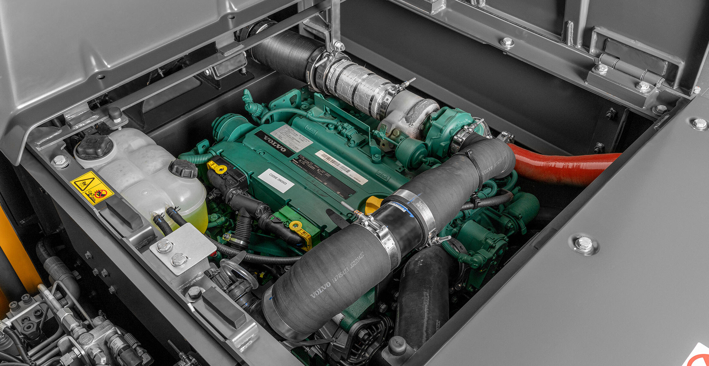 volvo-feature-crawler-excavator-ec200-cn4-proven-engine-technology-built-for-productivity-2324x1200