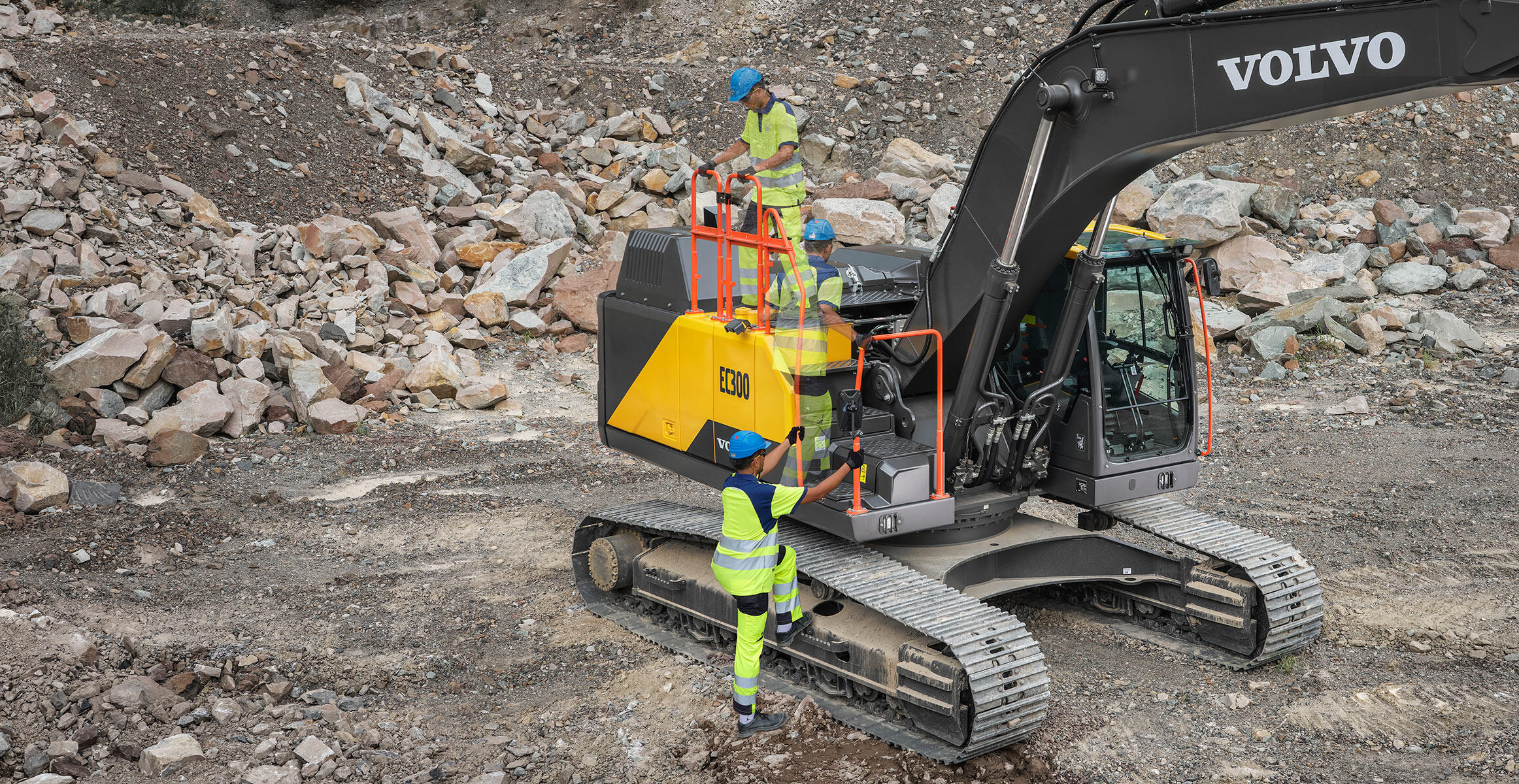 volvo-benefit-crawler-excavator-ec300-cn4-safety-inside-and-out-2324x1200