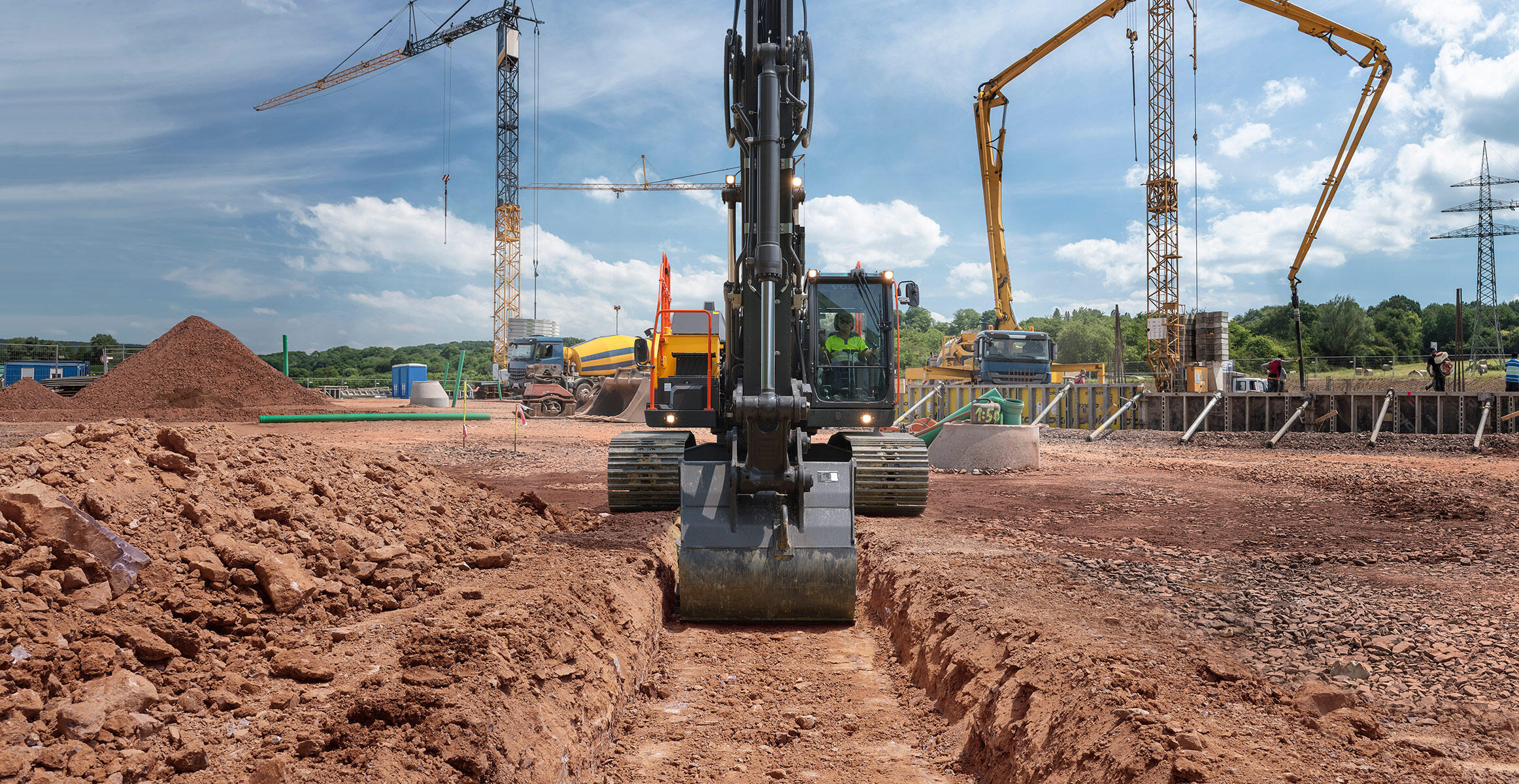 volvo-feature-crawler-excavator-ec300-cn4-more-control-more-precision-more-fuel-efficiency-2324x1200