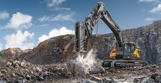 hero image of the ec400 hydraulic hammer cn4 crawler excavator