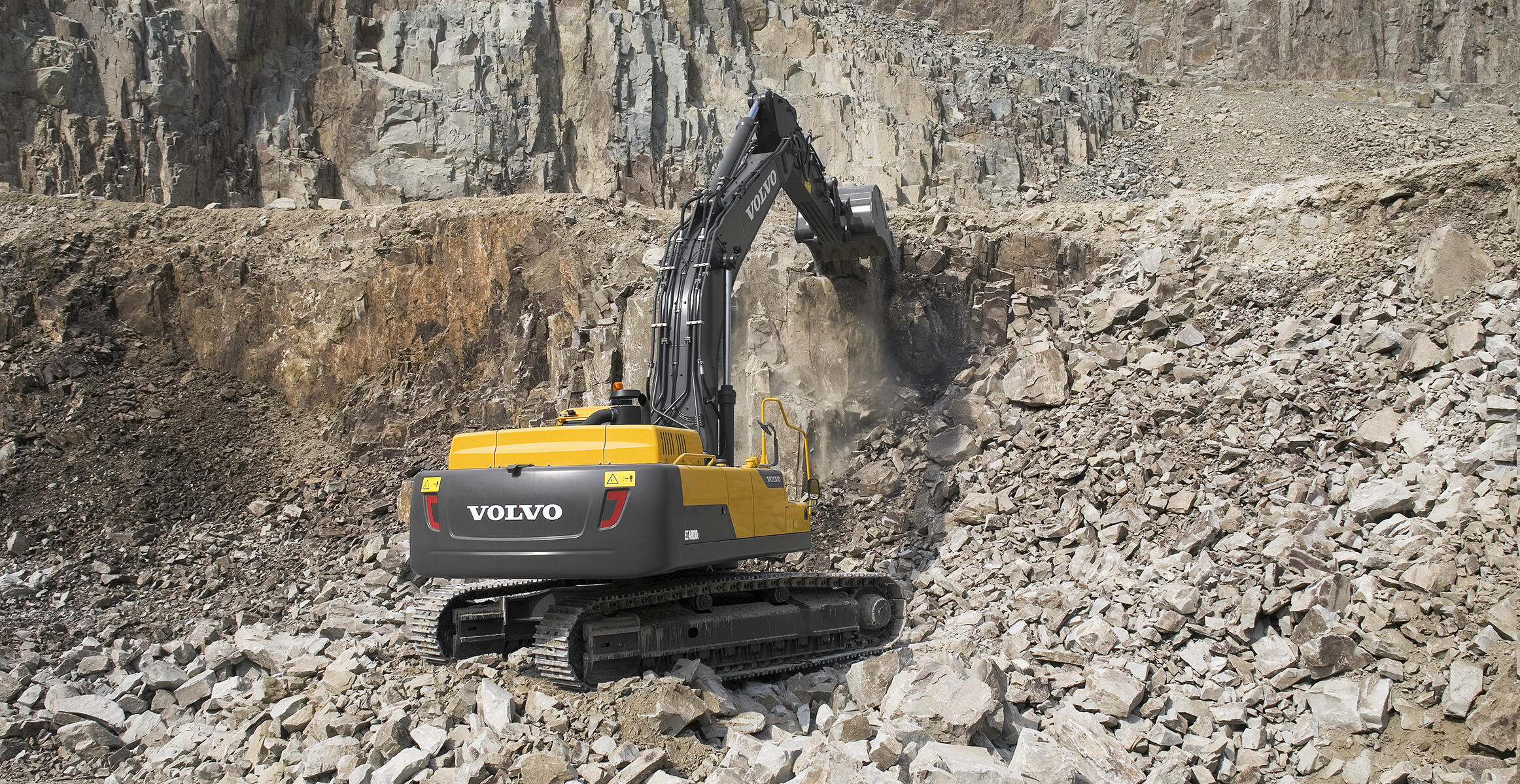 volvo-benefits-crawler-excavator-ec480d-t2-robust-undercarriage-2324x1200