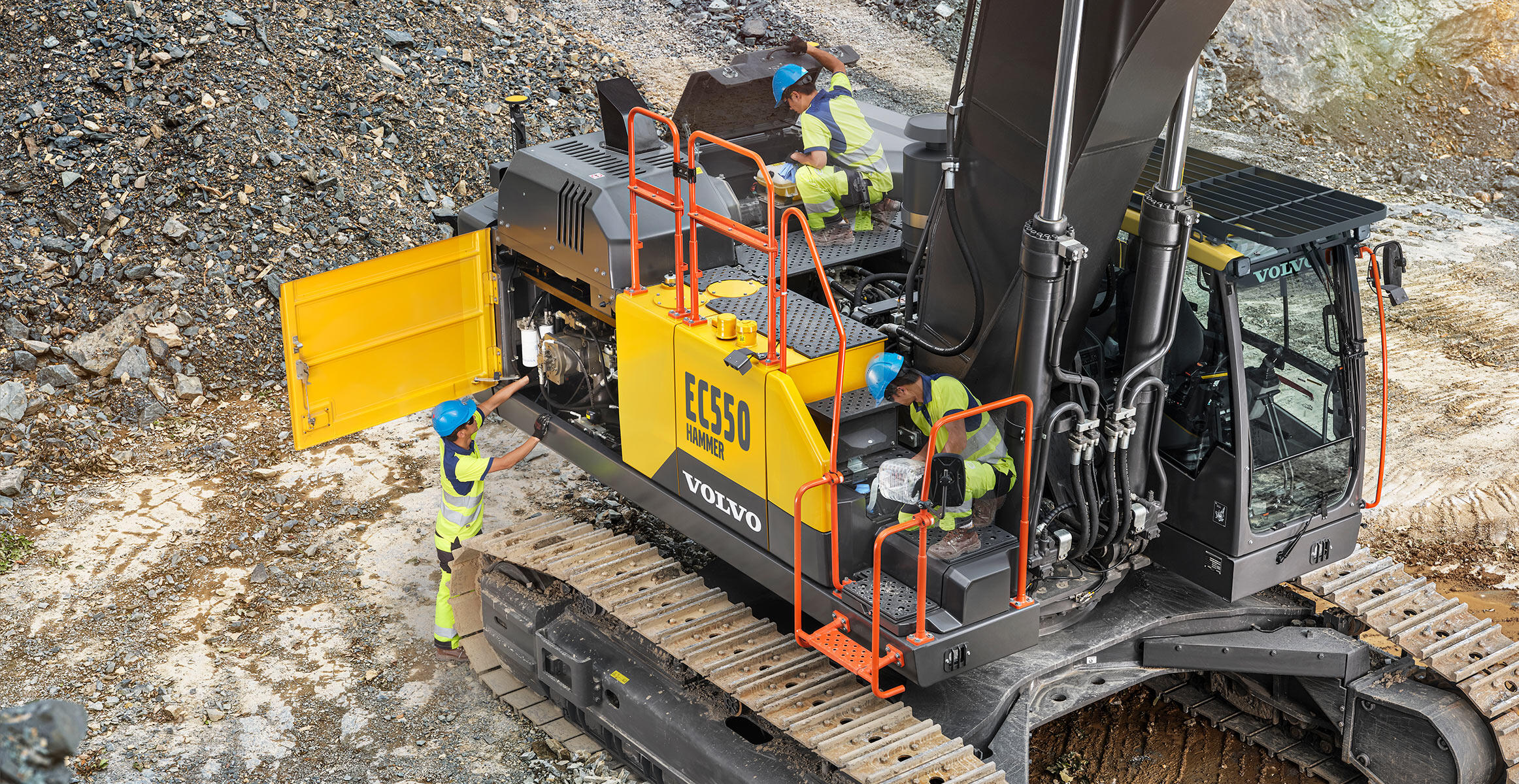 volvo-benefit-crawler-excavator-ec550-hammer-cn4-straightforward-servicing-2324x1200