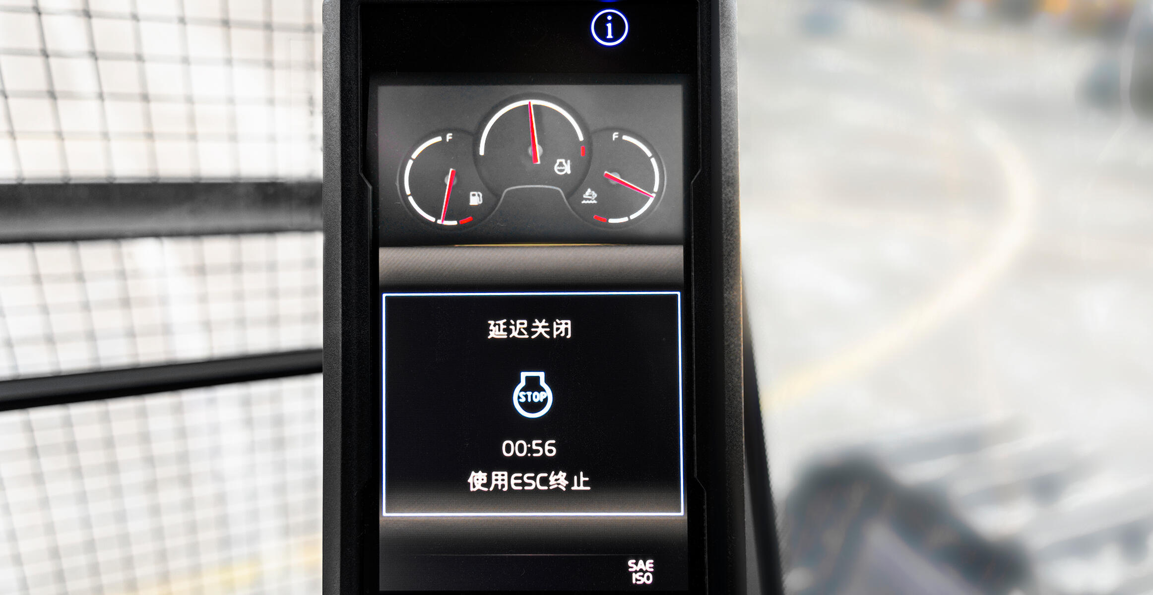 volvo-feature-crawler-excavator-ec550-cn4-engine-protection-straightforward-servicing-2324x1200