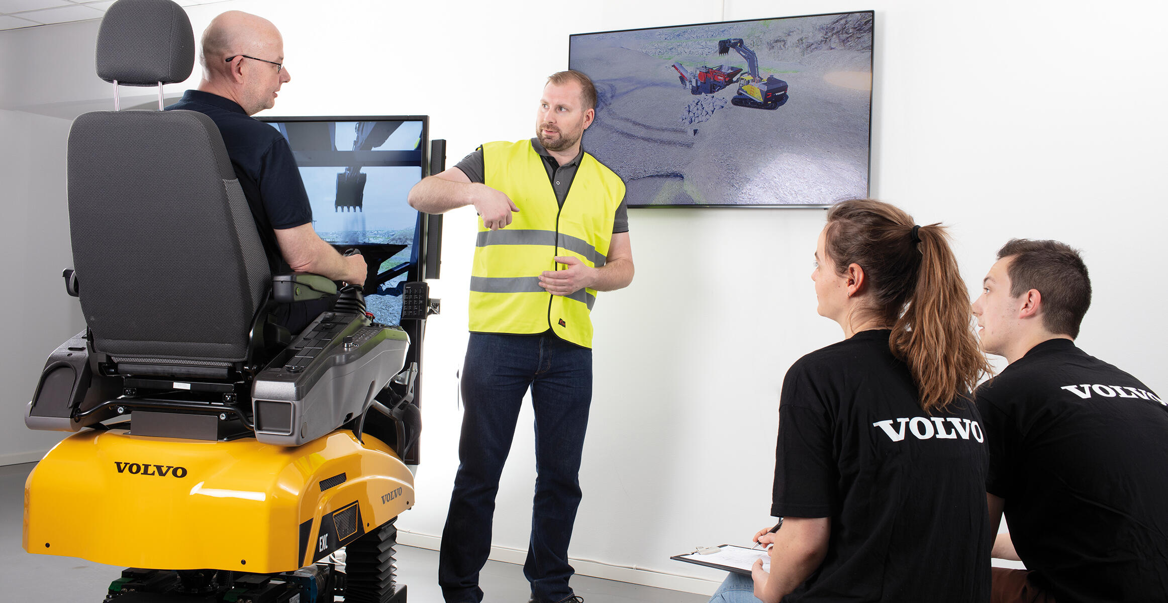 volvo-feature-crawler-excavator-ec550-hammer-cn4-get-the-most-from-your-machine-18-percent-more-fuel-efficiency-2324x1200