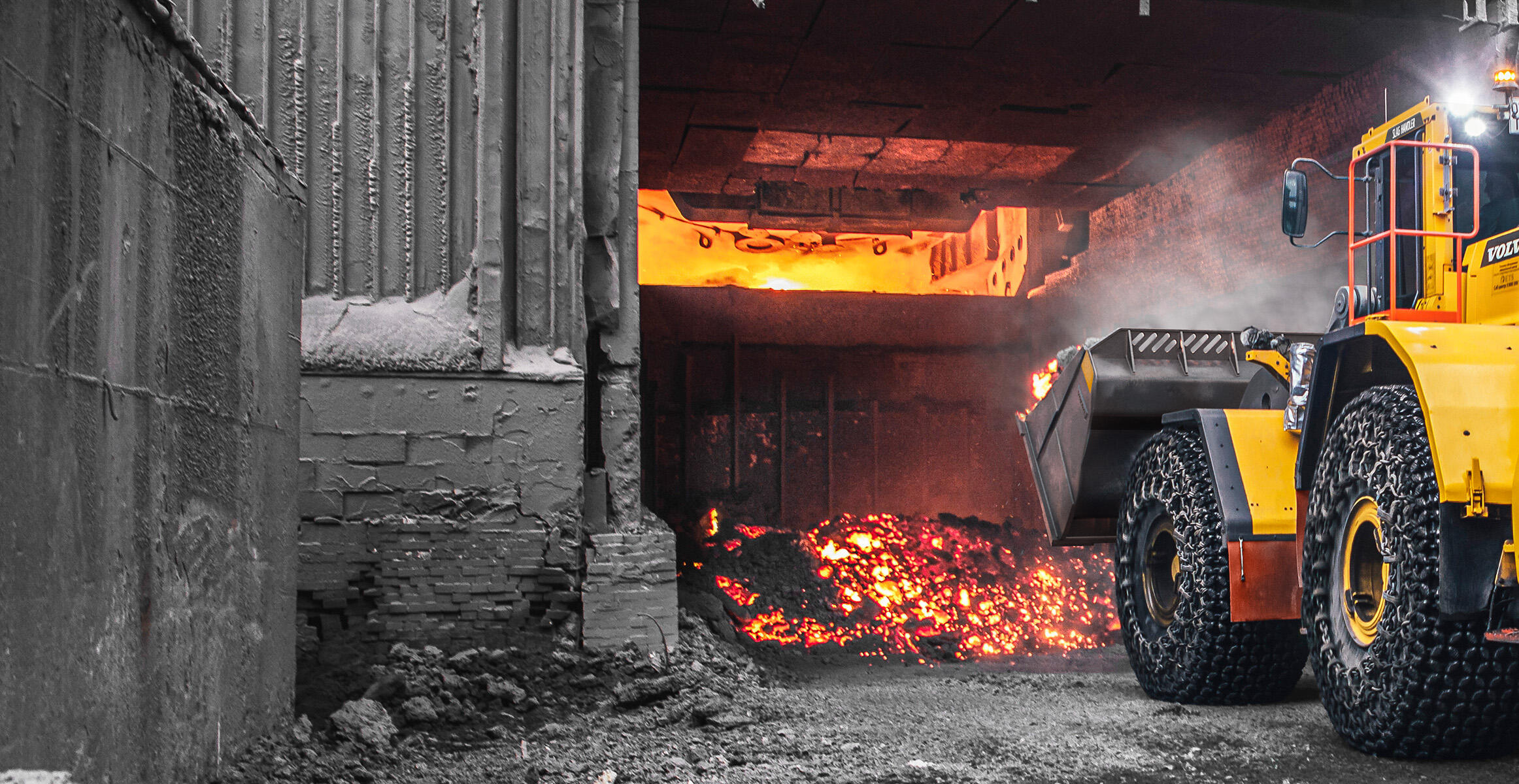 Volvo wheel loader handing hot slag in slag handling application
