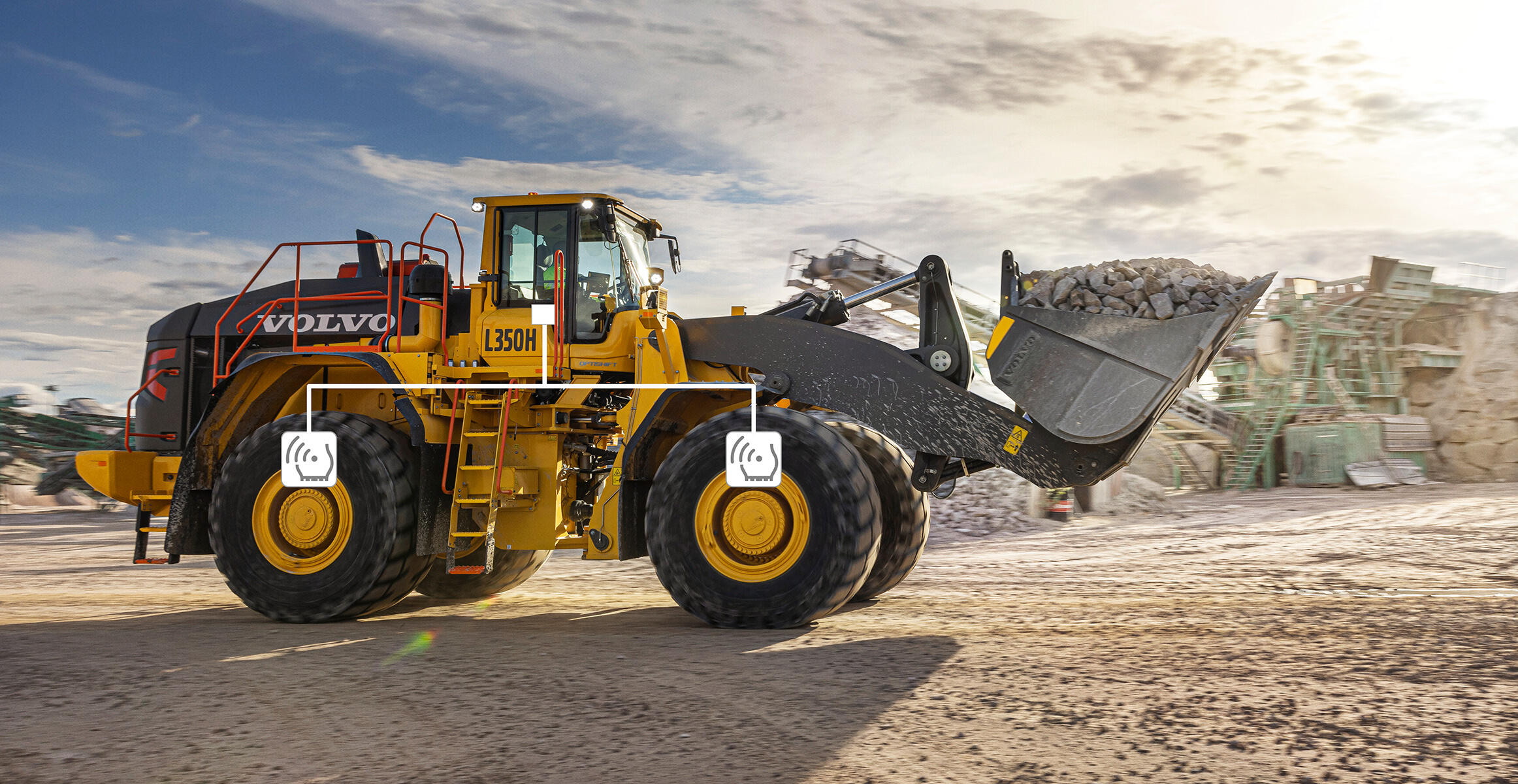 沃尔沃L350H挖掘机配备胎压监测系统 (TPMS)，可向驾驶员提供实时胎压数据