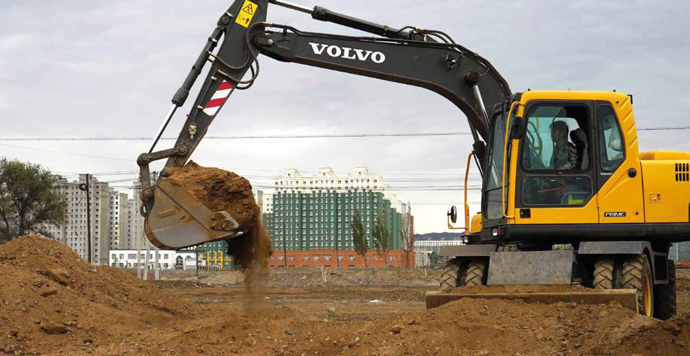 沃尔沃建筑设备在新疆生产建设兵团项目中施工