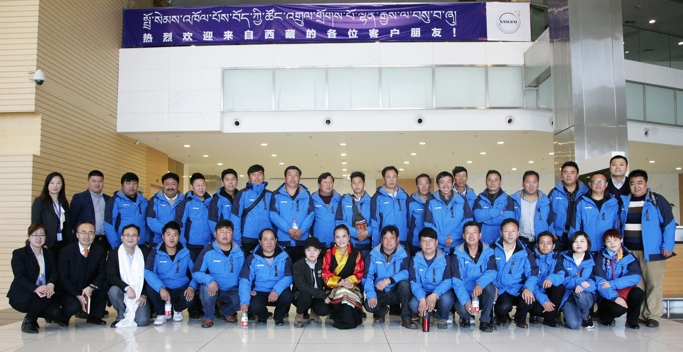 西藏客户参观沃尔沃建筑设备工厂
