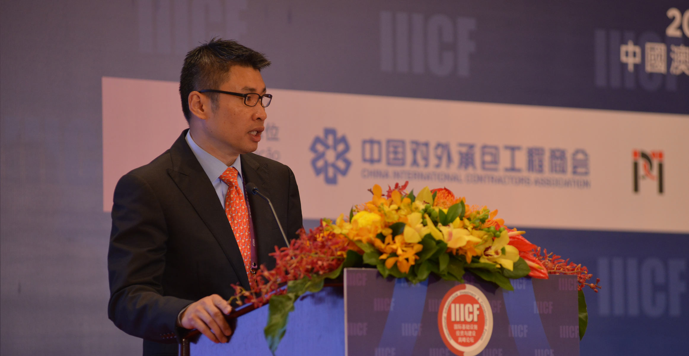 沃尔沃建筑设备中国区总裁岑家辉先生在”建筑气候挑战“平行论坛上致欢迎辞