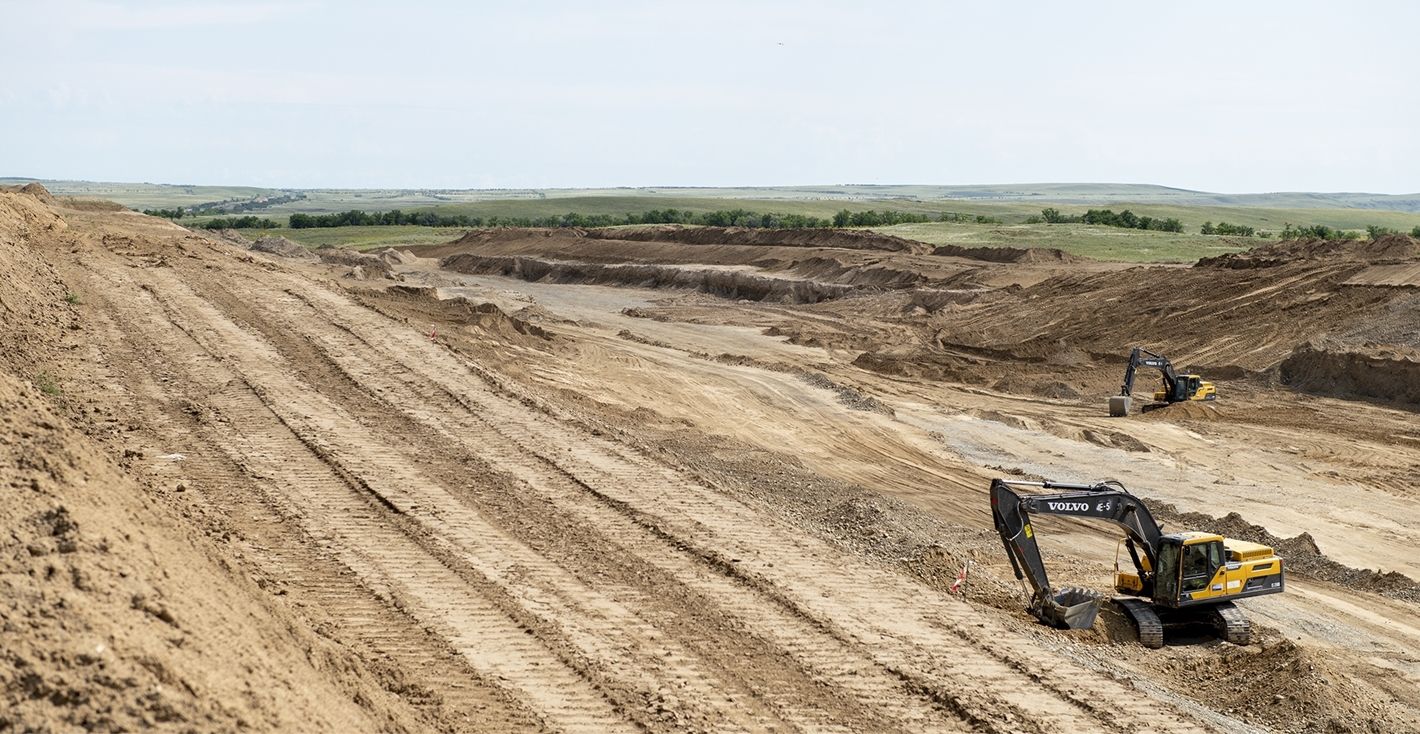 2000名操作员和1000台设备正在哈萨克斯坦的建设项目中工作