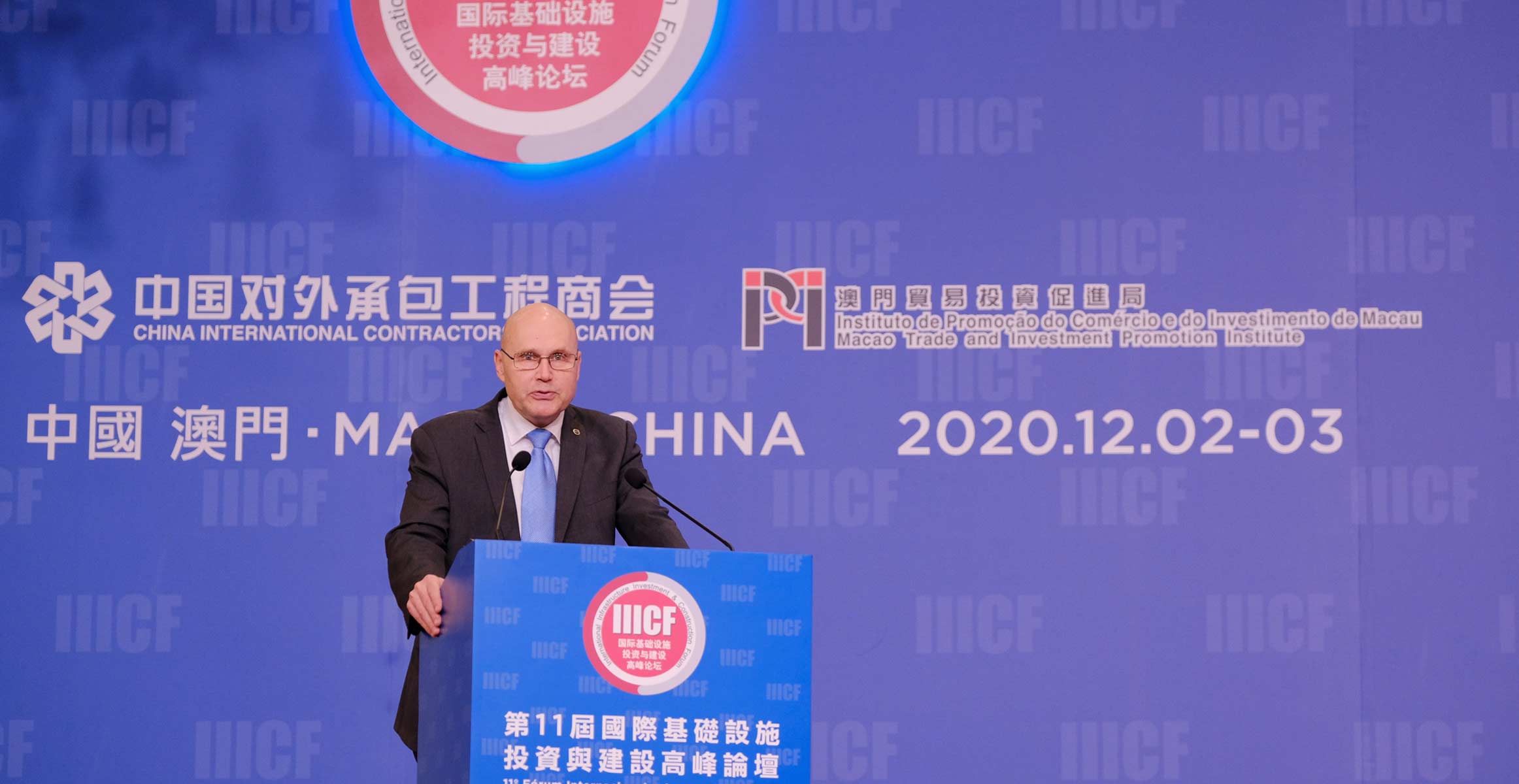 沃尔沃建筑设备亚洲销售大区总裁Tomas Kuta（郭腾泽）进行主旨演讲