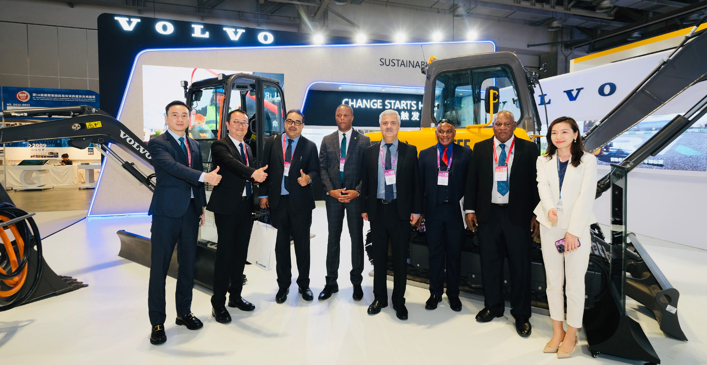 多位境外部长级贵宾到访沃尔沃建筑设备展位