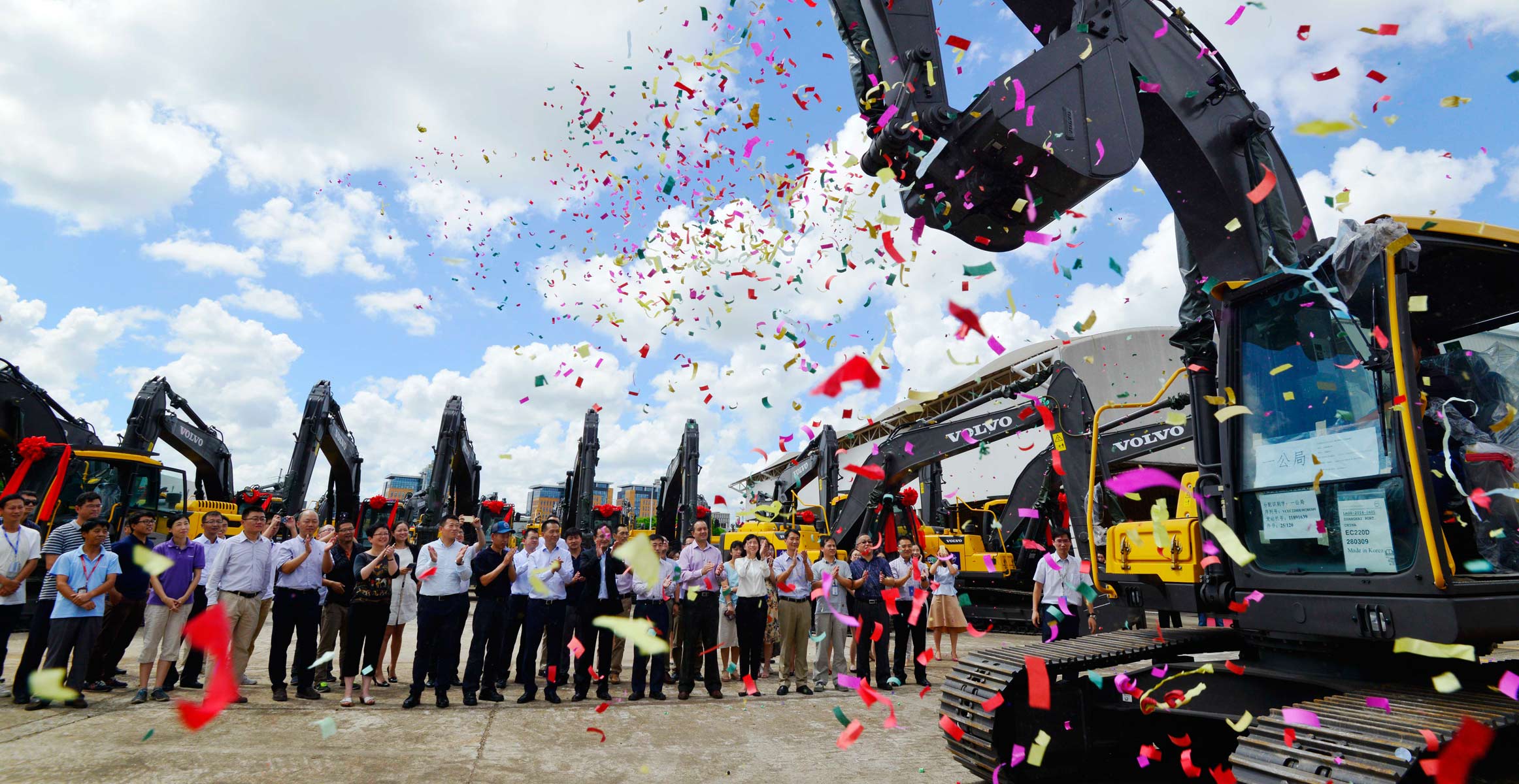 新中巴友谊公路二期工程发车仪式